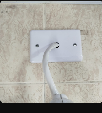 Acabamento de parede para chuveiro com placa cega